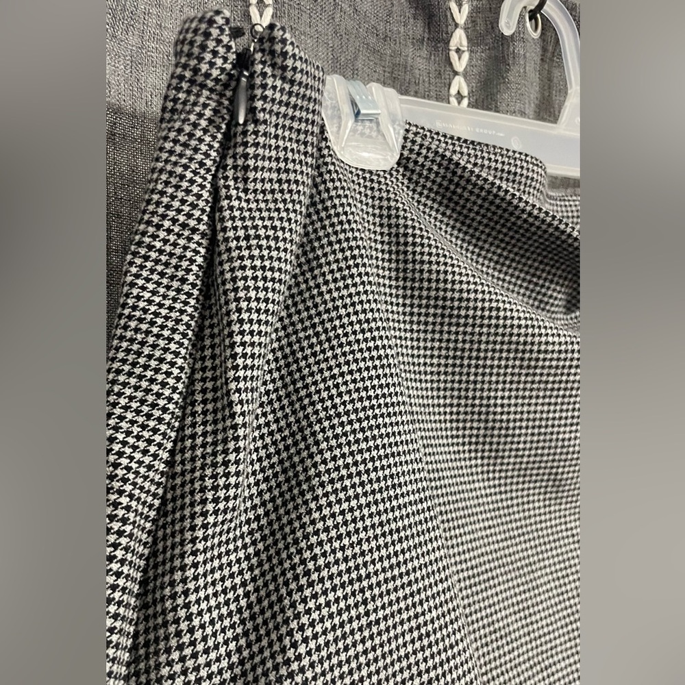Old Navy mini Skirt - Picture 6 of 6